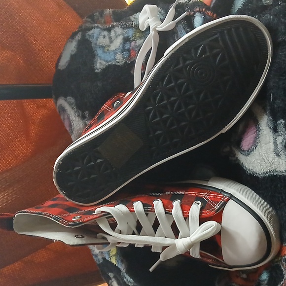 Sneakers 👟 Outwoods Size 7 red,black and white 👌 ♥️ - Picture 2 of 4